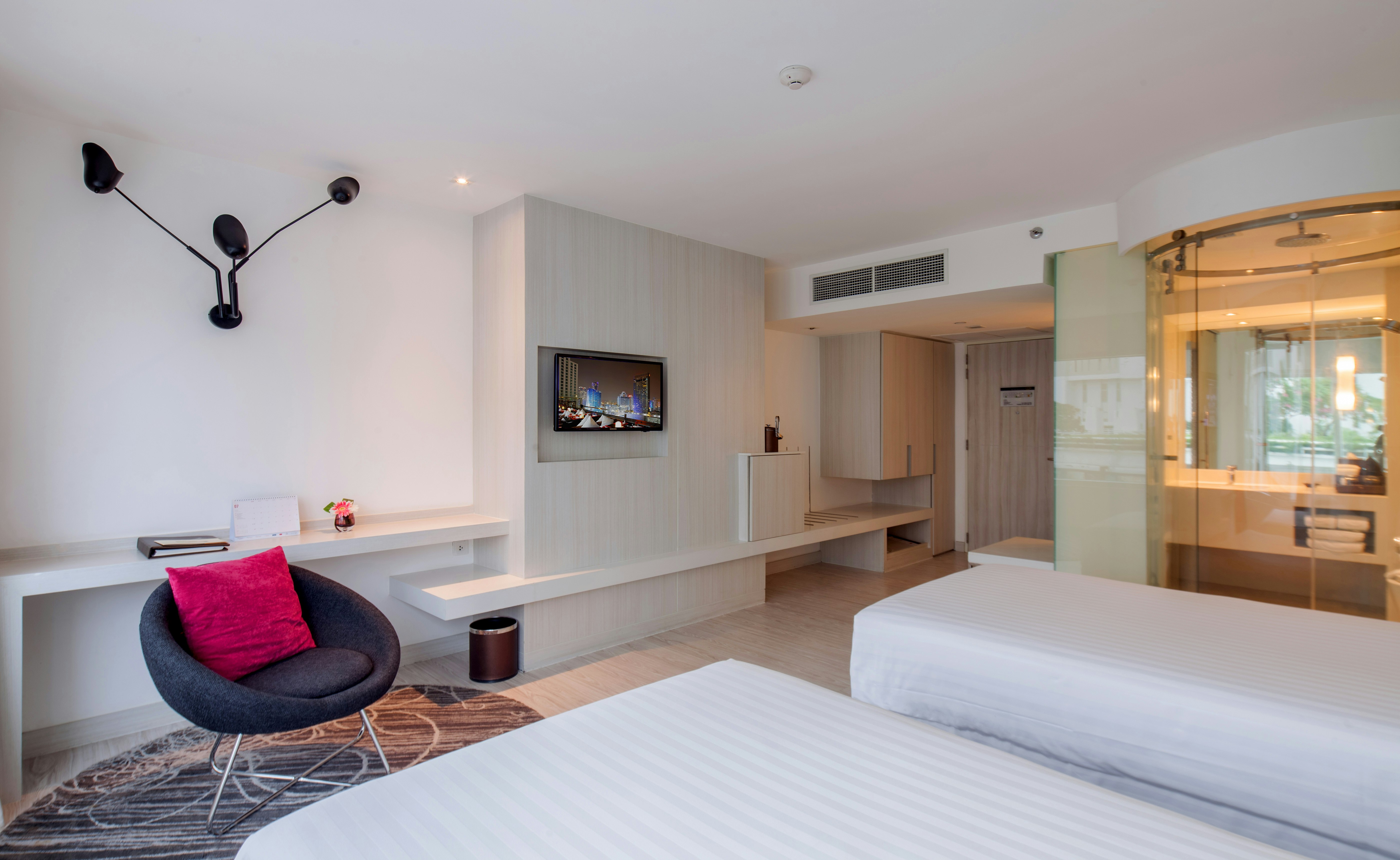SUPERIOR, TWIN BEDS, CITY VIEW