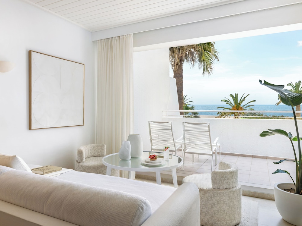 Junior Suite, Bungalow, King Bed, Sea Front, Sofa
