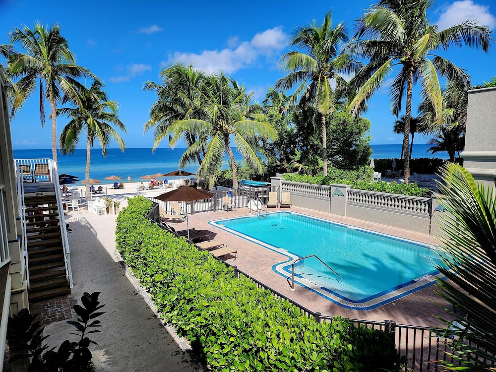 Vanderbilt Beach Resort 62/65