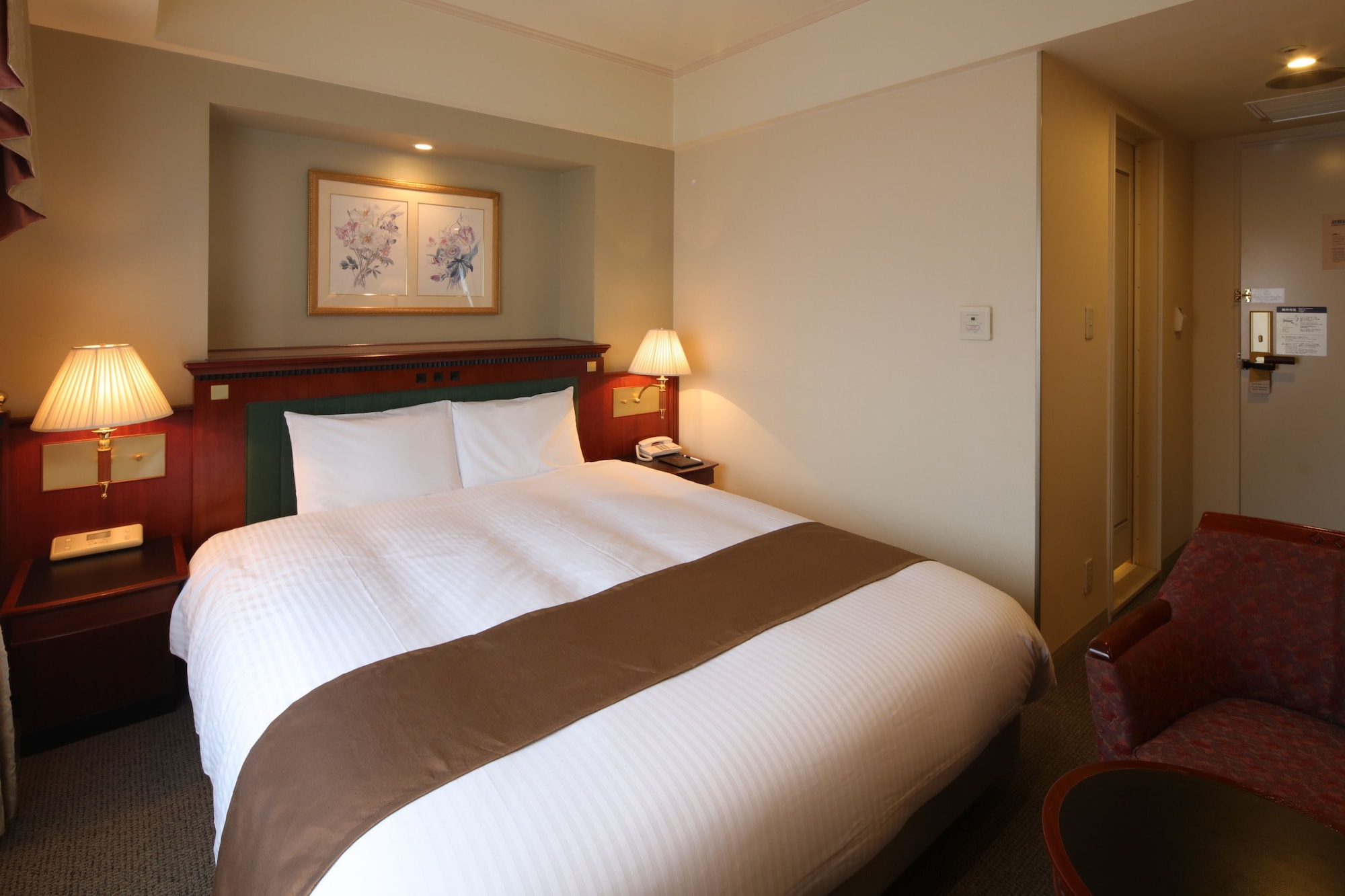 ROOM, QUEEN BED, SMOKING