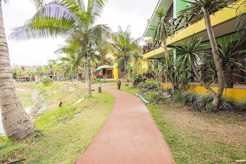 Saensukkho Hotel & Resort 61/65