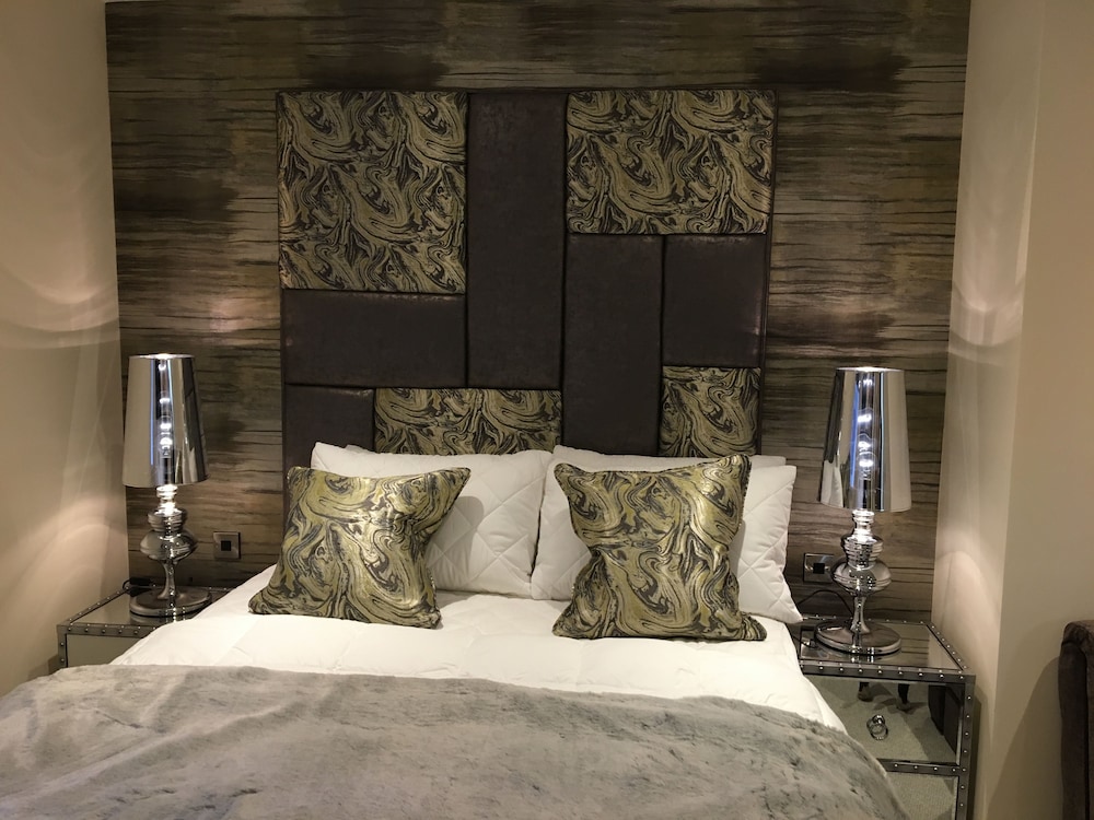 Boutique By Browns 17/36