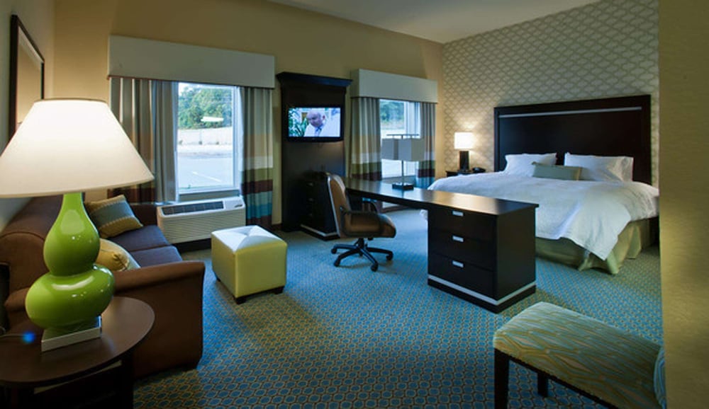 Hampton Inn and Suites Denison, TX 36/60