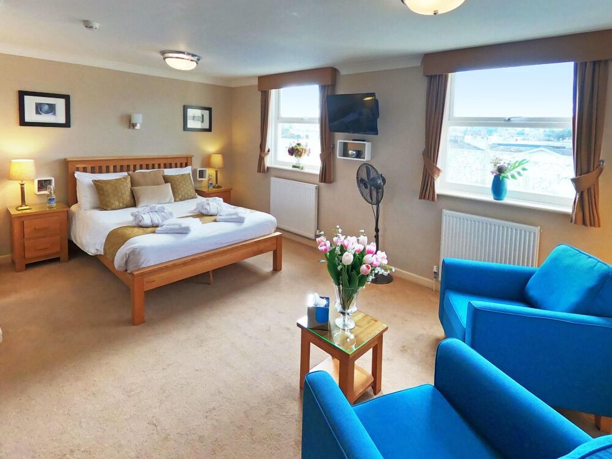 DELUXE, DOUBLE BED