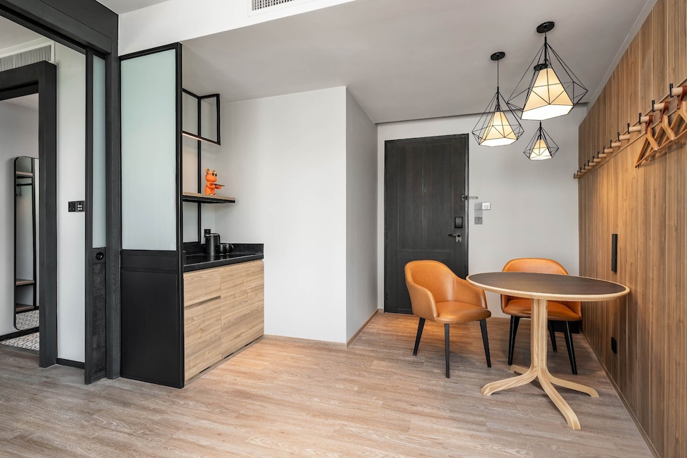 Moxy Bangkok Ratchaprasong 7/50