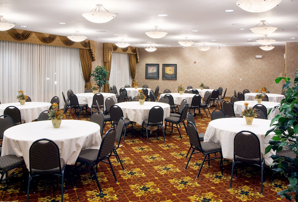 Clubhouse Hotel Suites Sioux Falls 58/67