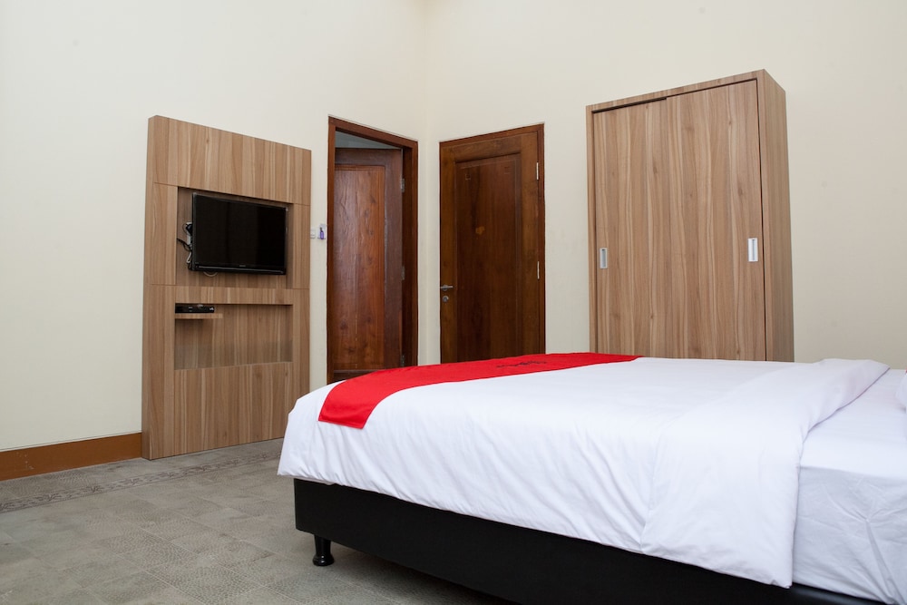 Reddoorz Plus Near Pasundan University 8/25
