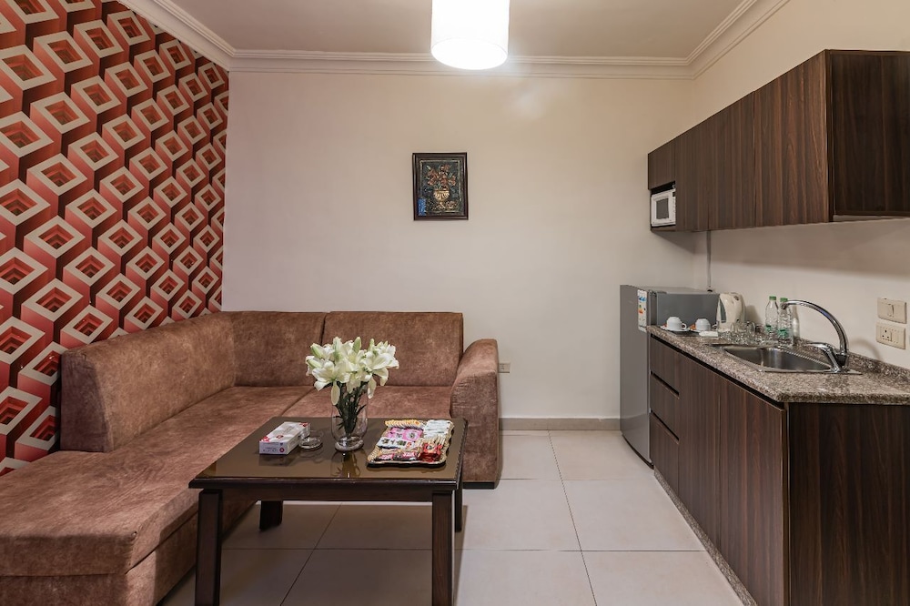 Lancaster Hotel Apartments-Gardens 9/47