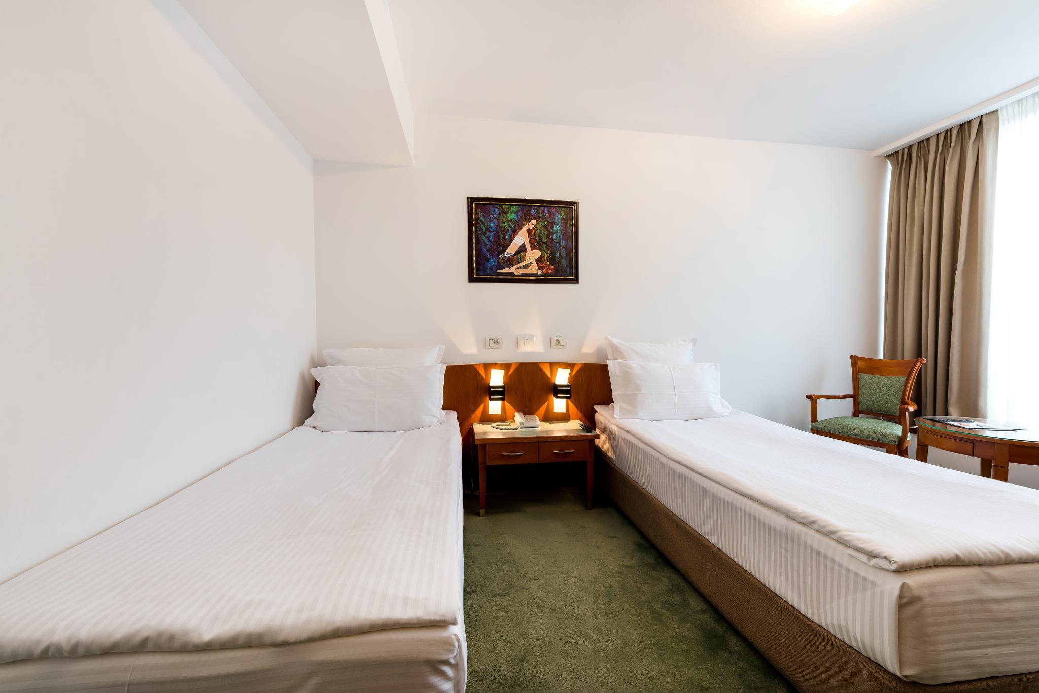 Classic, Twin Beds, No Balcony