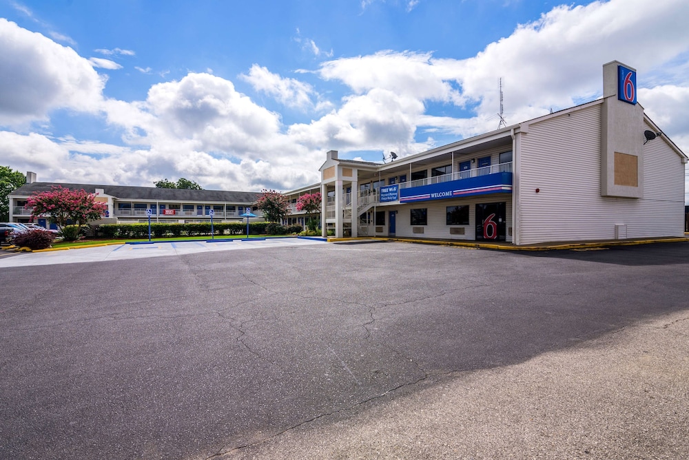 Motel6 Anniston, AL 34/39