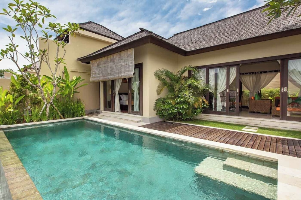 The Reika Villa 64/69