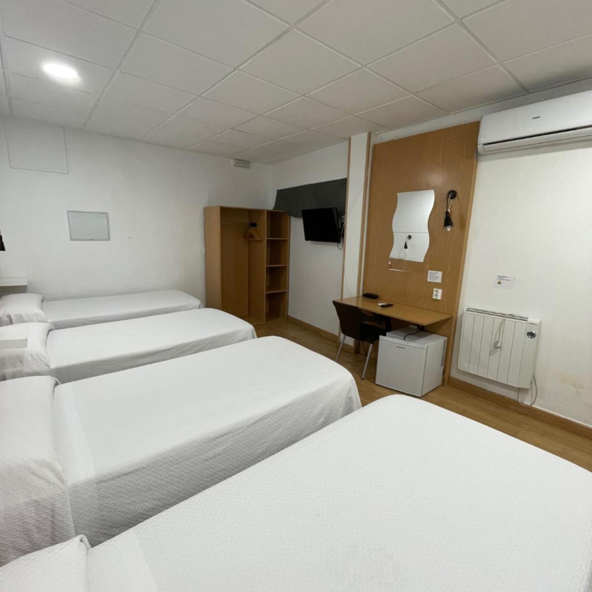 Room, Quadruple