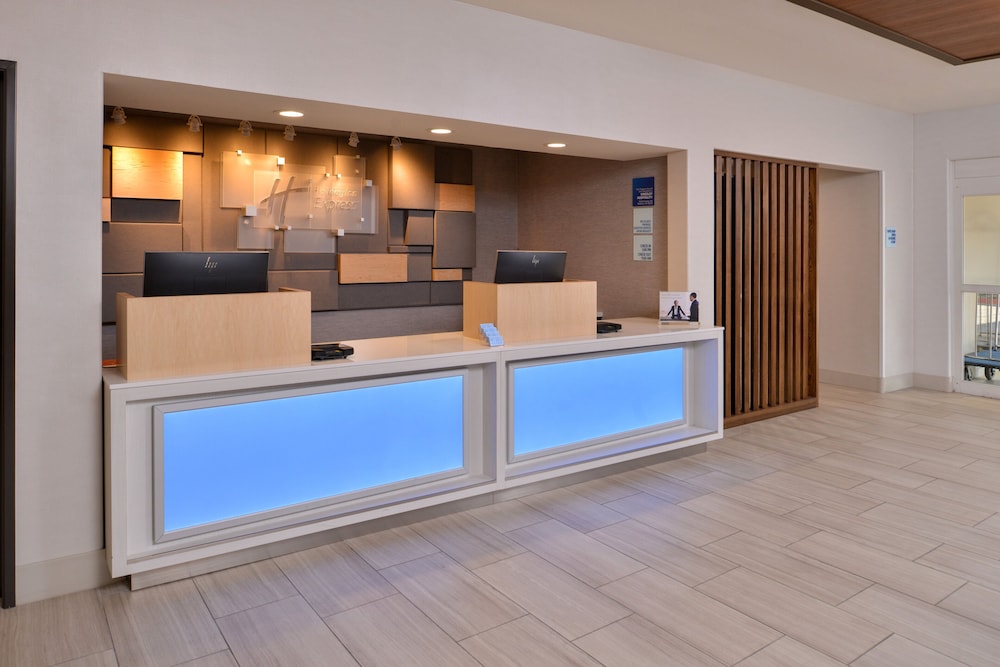 Holiday Inn Express Stockton Southeast 12/61