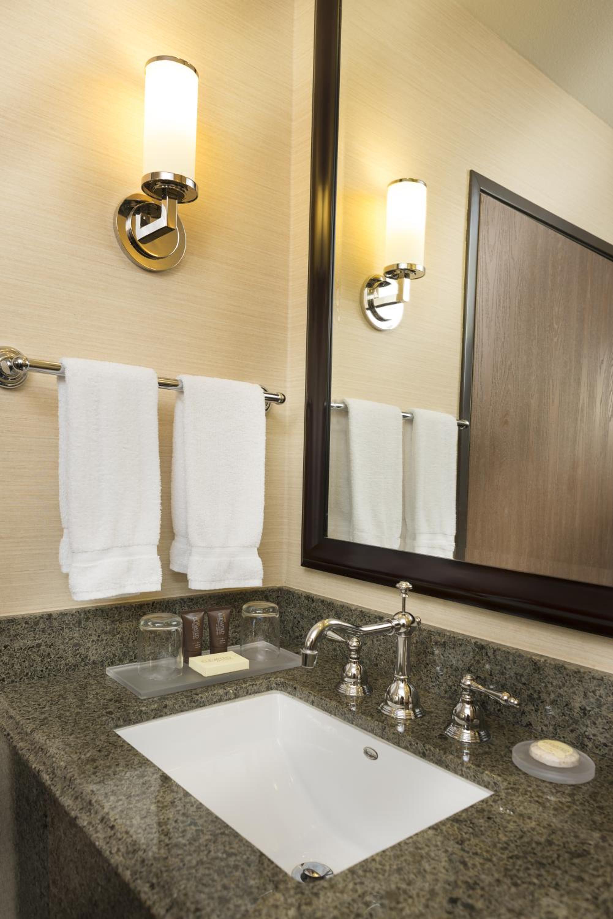 غرفة سوبيريور بسرير كينج، Ayres Hotel Redlands 4/8