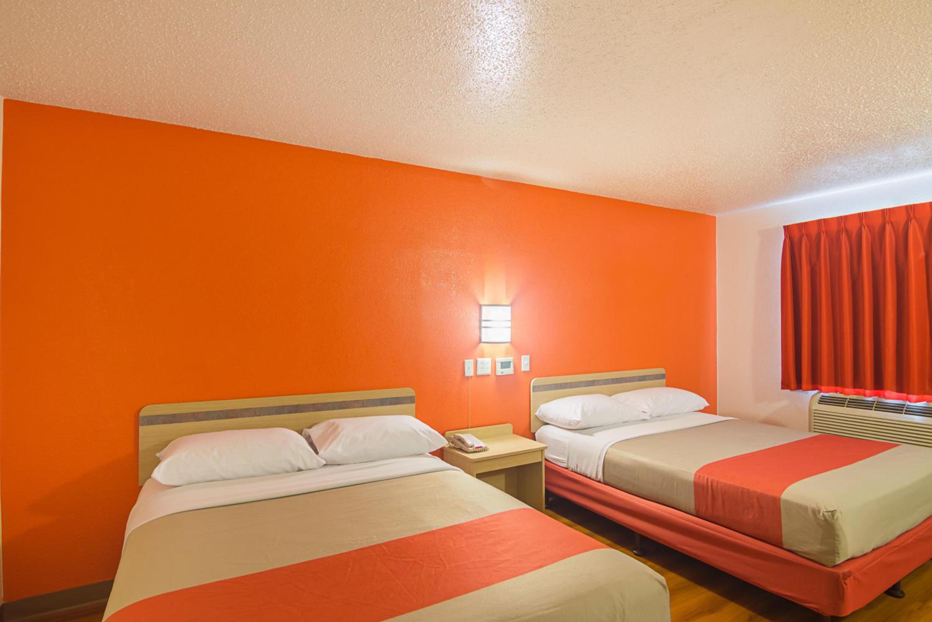 ROOM, DOUBLE BED