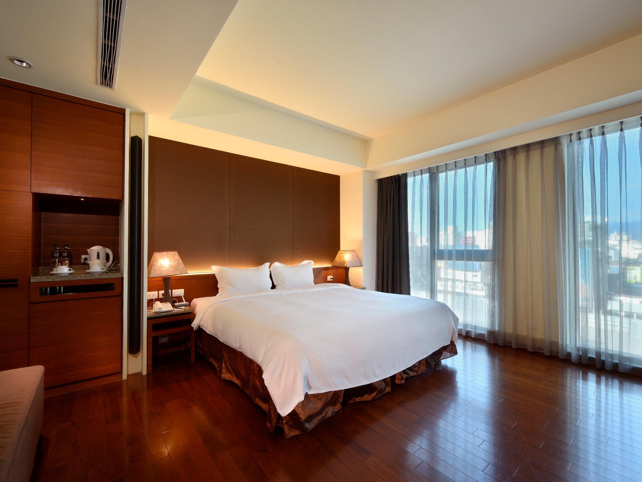 Suite, King Bed