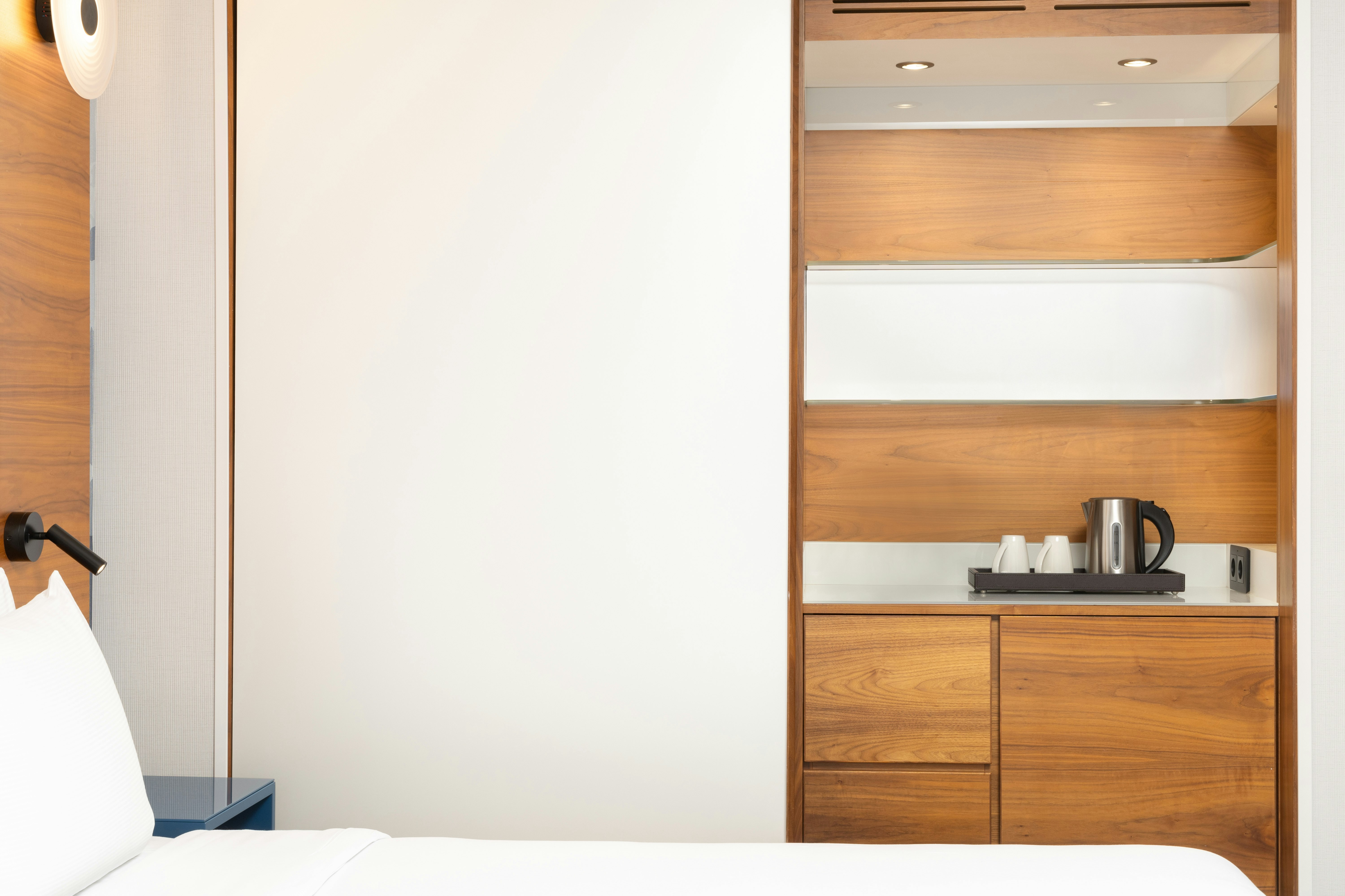 ROOM, TWIN BEDS, SKY VIEW