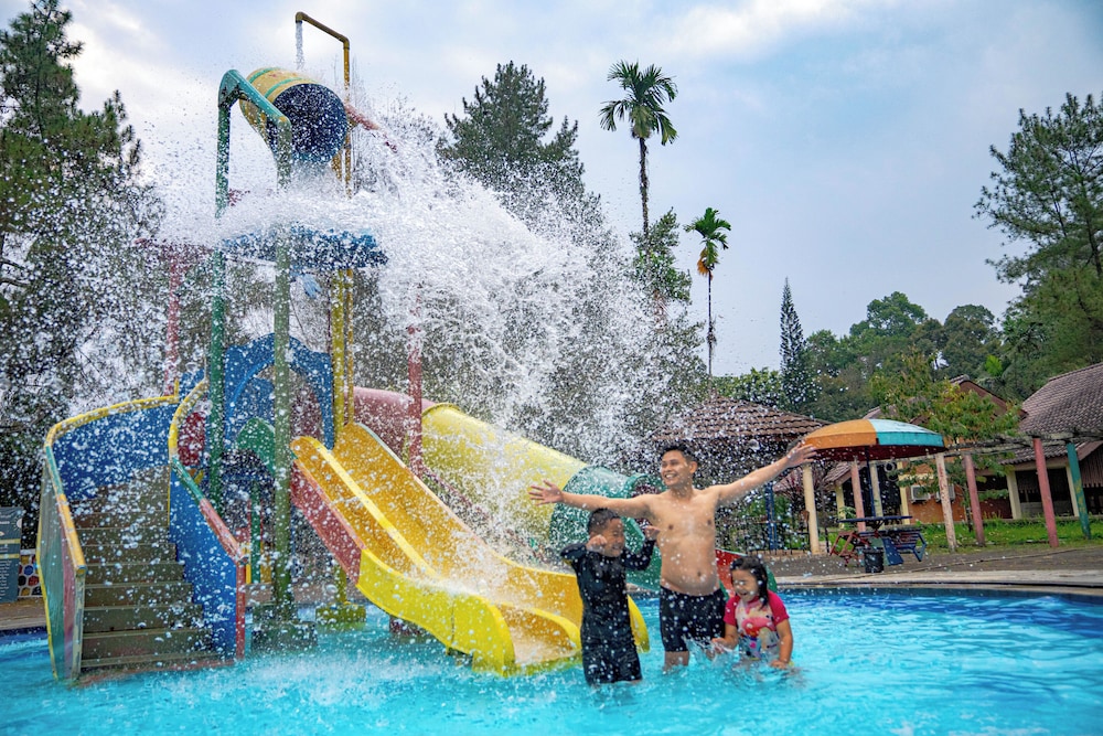 Grand Cempaka Resort Hotel Powered by Archipelago 44/49