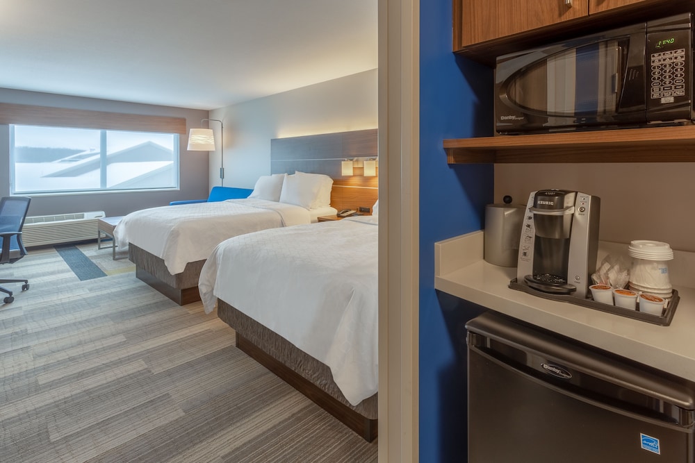 Holiday Inn Express Suites Rice Lake 16/72