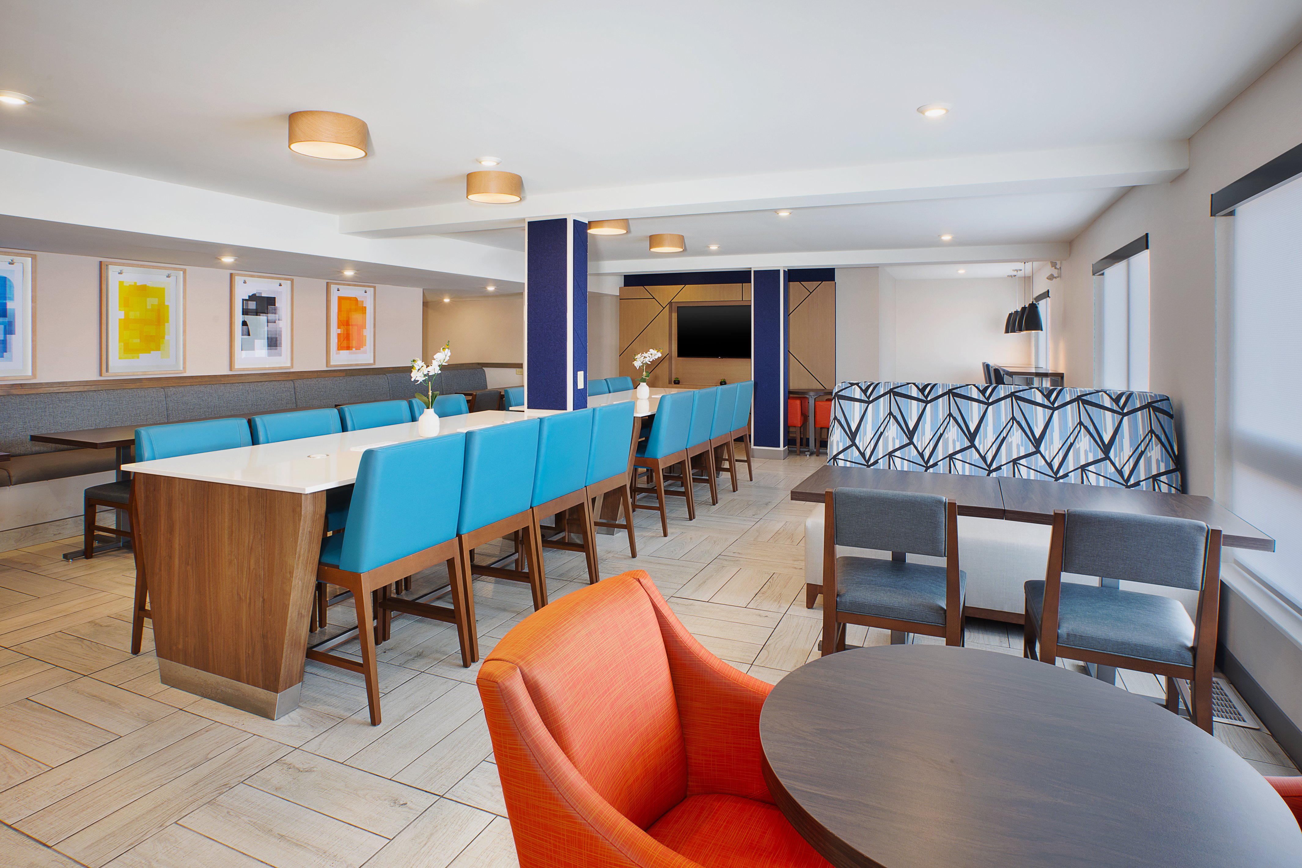 Holiday Inn Express Suites Fredericton 62/76