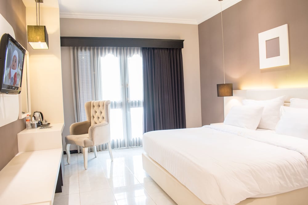 Luminor Hotel Jember (ex Panorama Hotel) 16/65