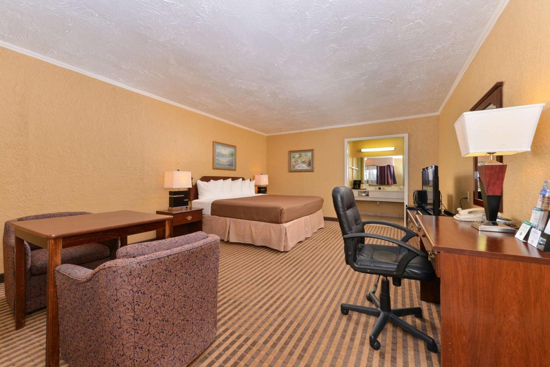 Executive Plus Inn and Suites 19/20