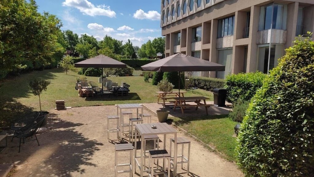 MERCURE PARIS ORLY RUNGIS 66/71