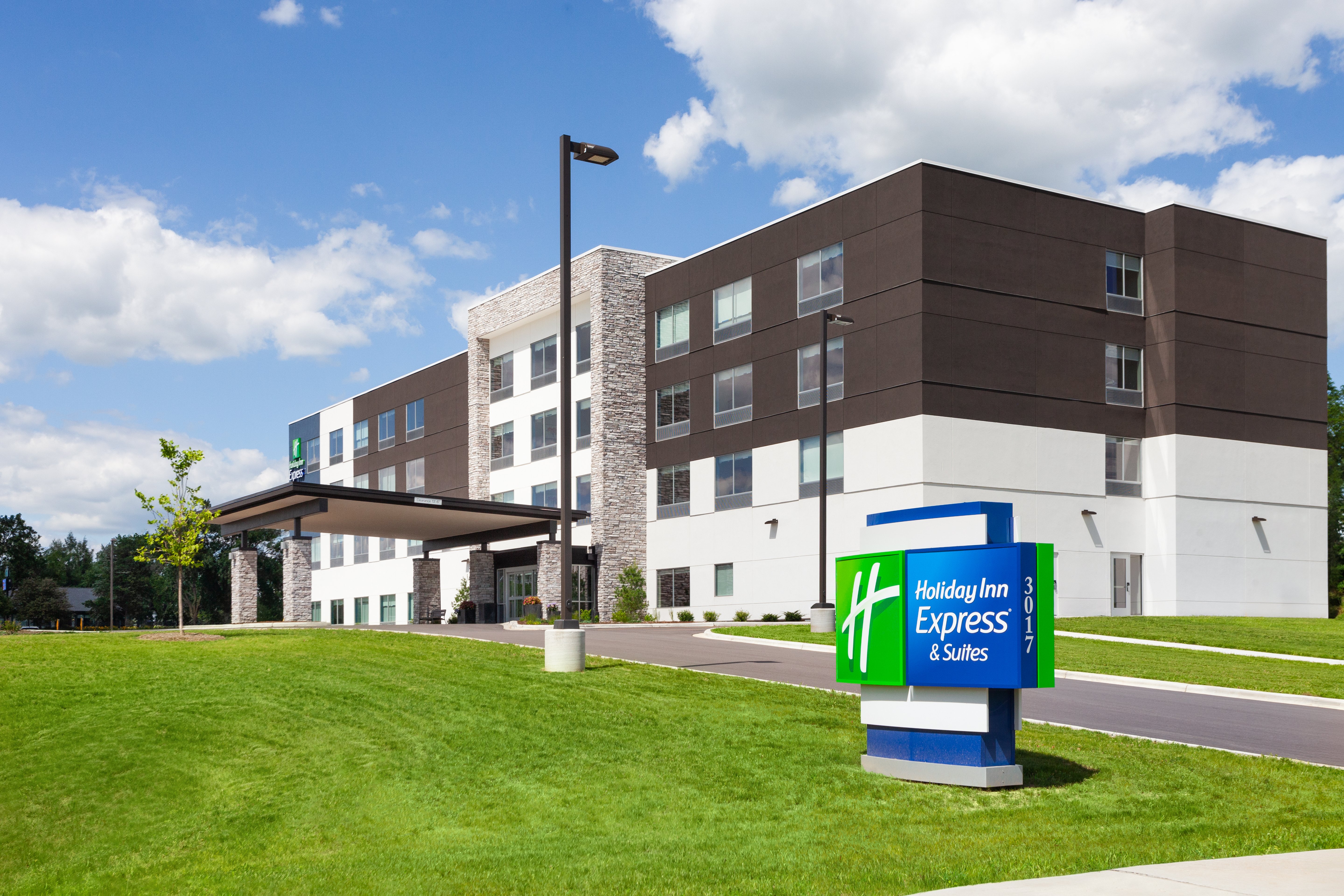 Holiday Inn Express & Suites Reedsburg - Dells Area 63/64