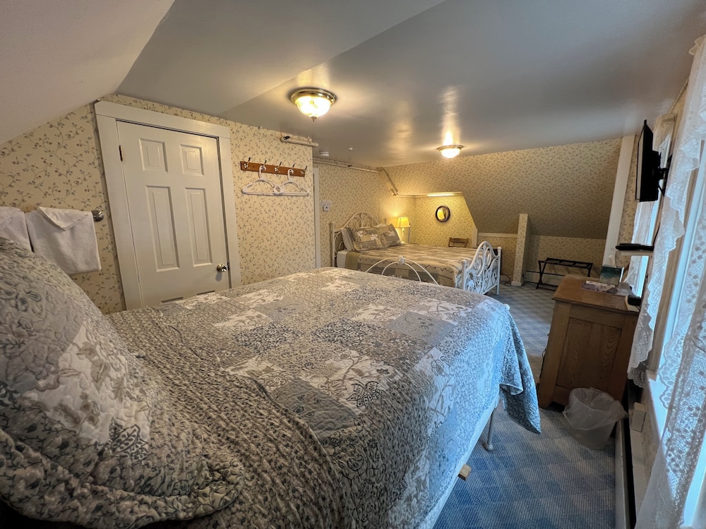 Echo Lake Inn 46/71