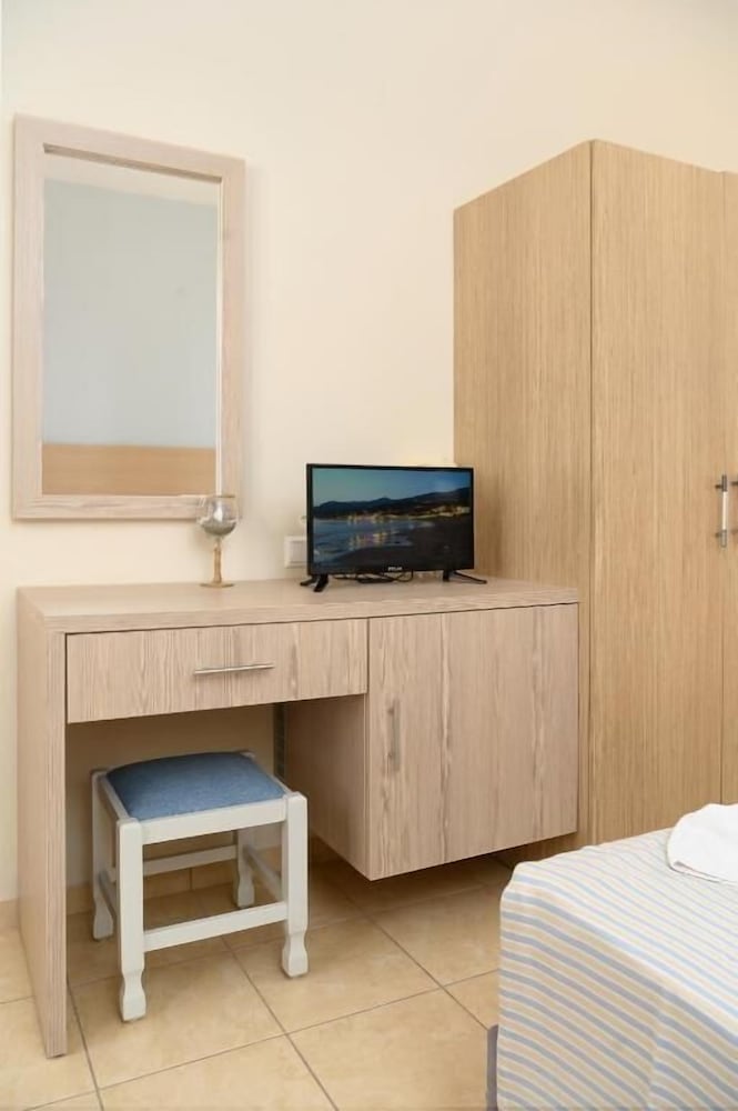 Alianthos Beach Hotel 25/61