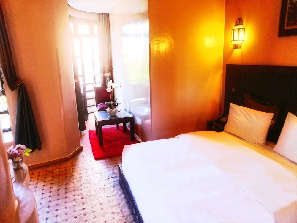Fashion Hotel 8/47