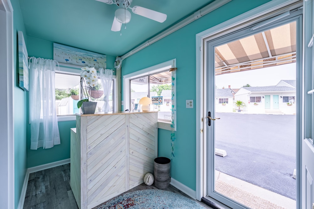 Ocean Glass Inn 5/50