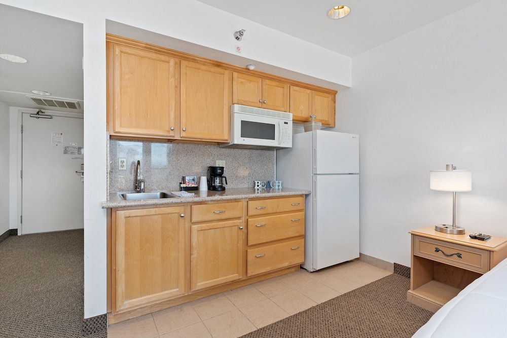 Beach House Inn & Suites 5/50