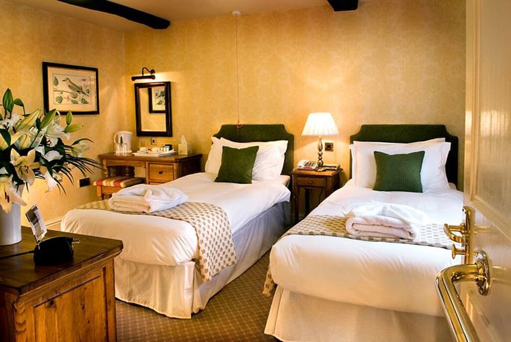 The Bear Hotel 11/33