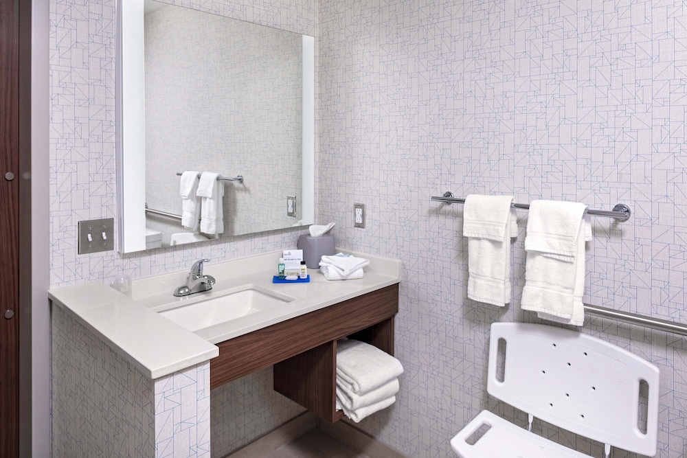 Holiday Inn Express & Suites Madison 55/59