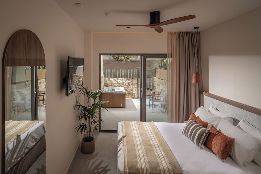 Urban, King Bed, Outdoor Jetted Tub, Enorme Infinity Beach 3/10