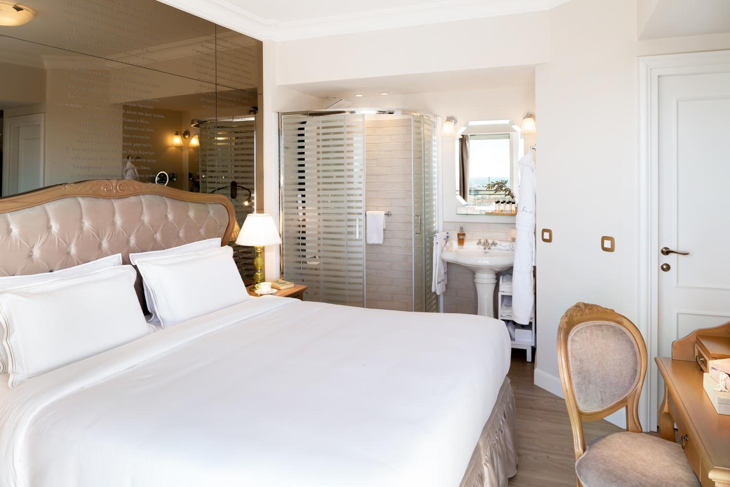 V Suite, Sea View