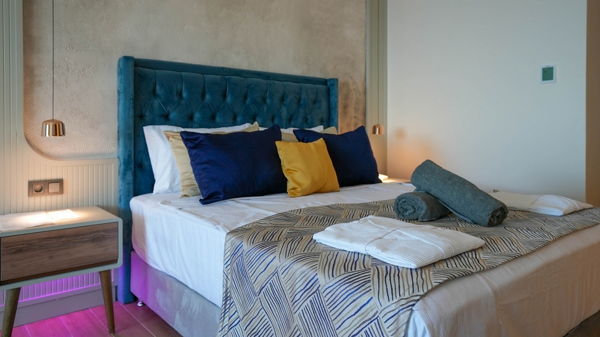 Room, Double Bed