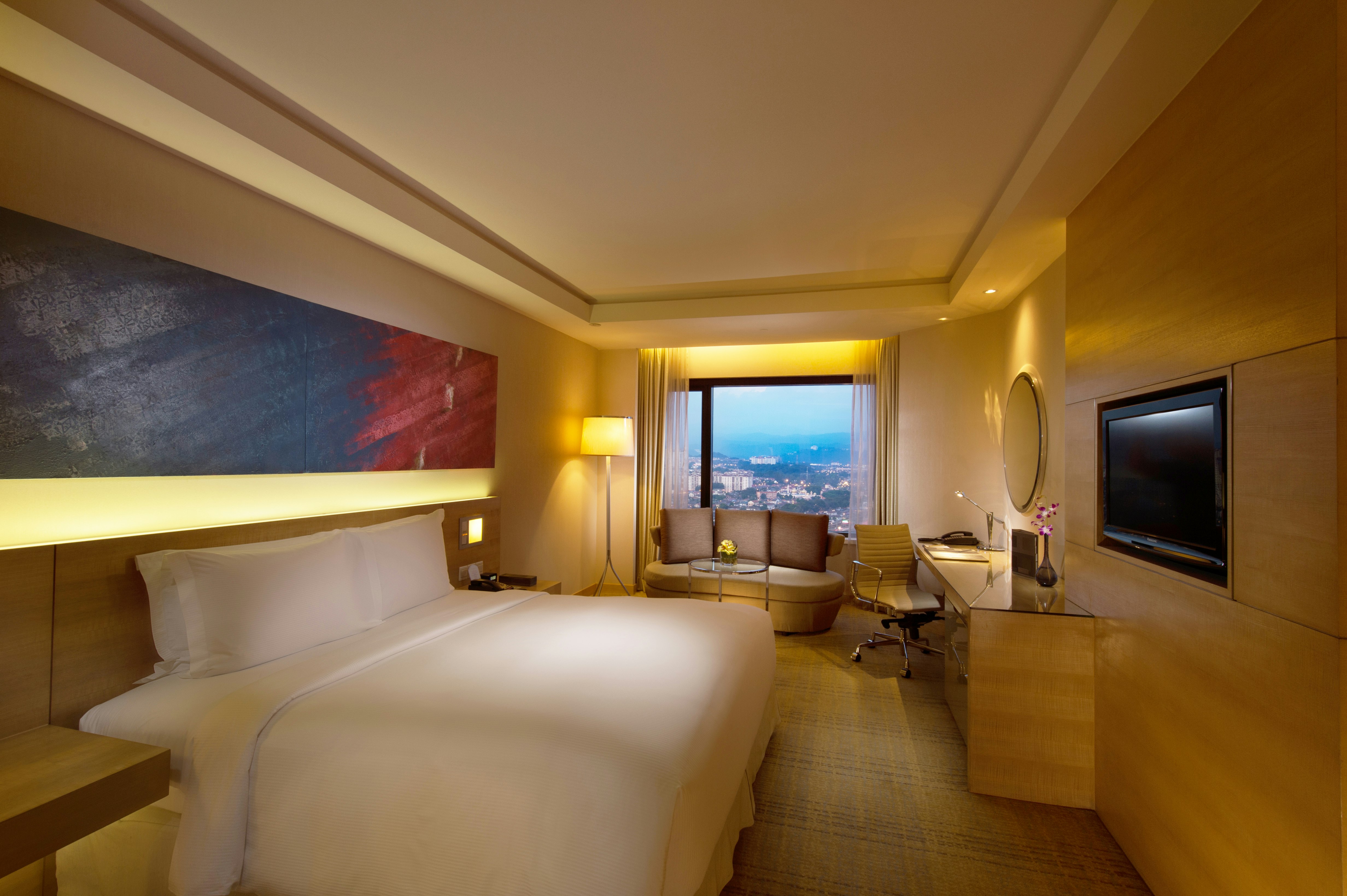 DELUXE, KING BED, MOUNTAIN VIEW