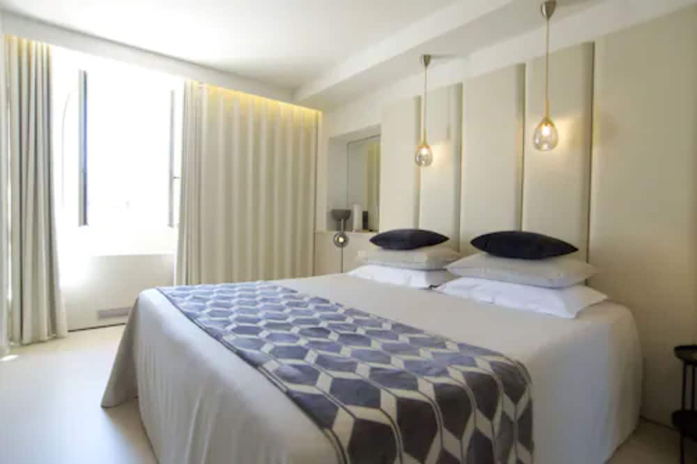 Hotel Genovese 12/70
