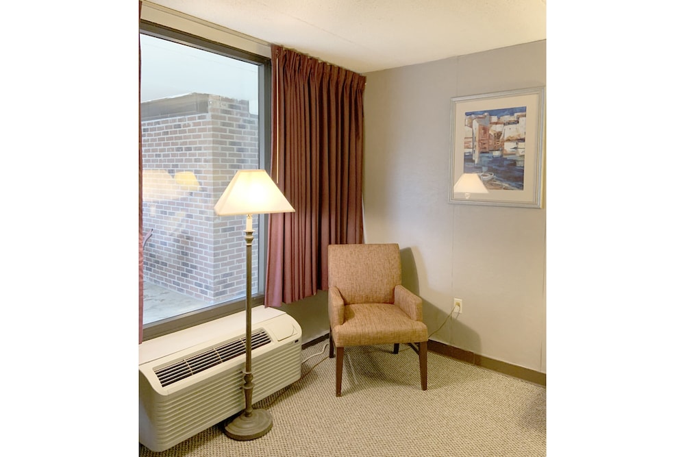 Paris Inn and Suites 26/40