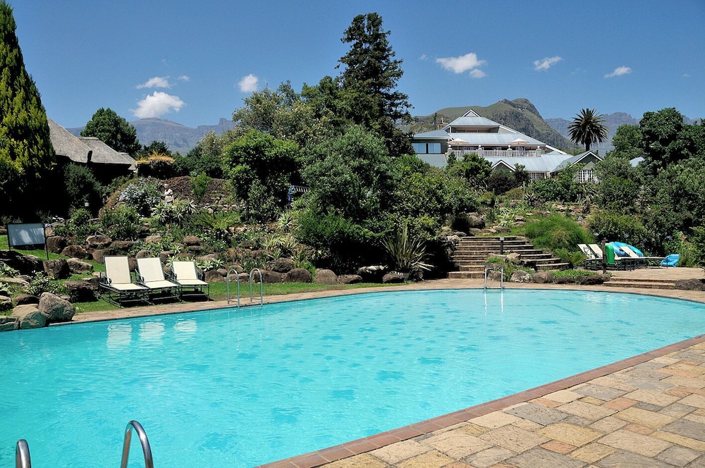 Cathedral Peak Hotel 67/73