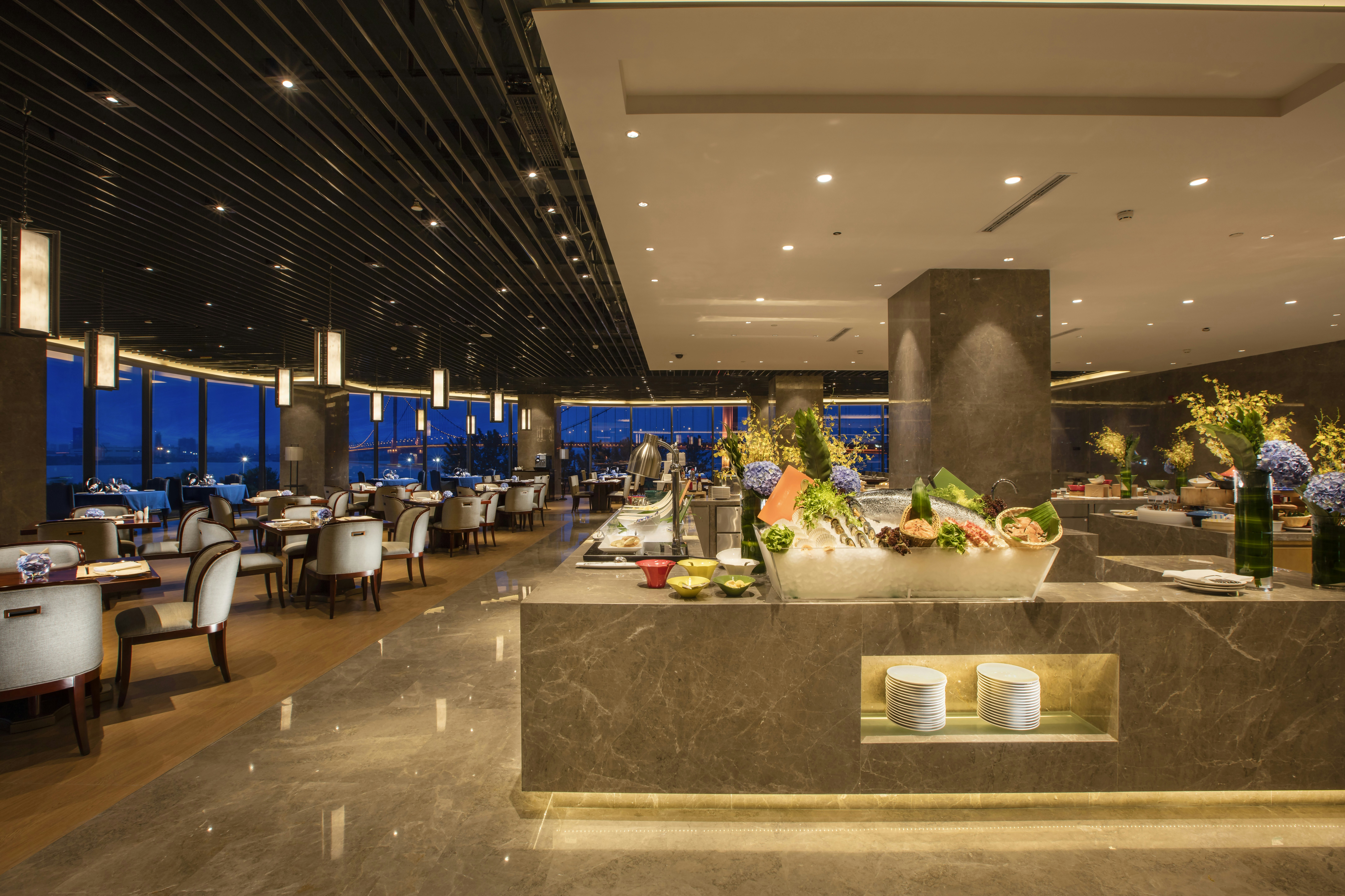HILTON WUHAN RIVERSIDE 53/79