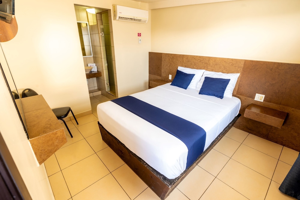 CAPITAL O Hotel Rose, Ensenada 24/48