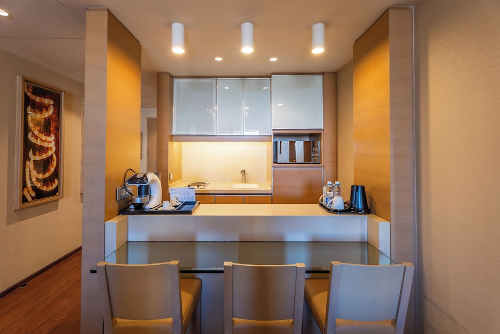 Saifi Suites 12/71
