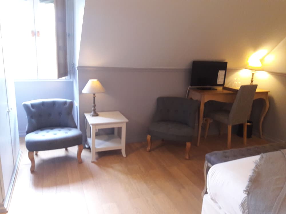 HOSTELLERIE DES CLOS 39/57