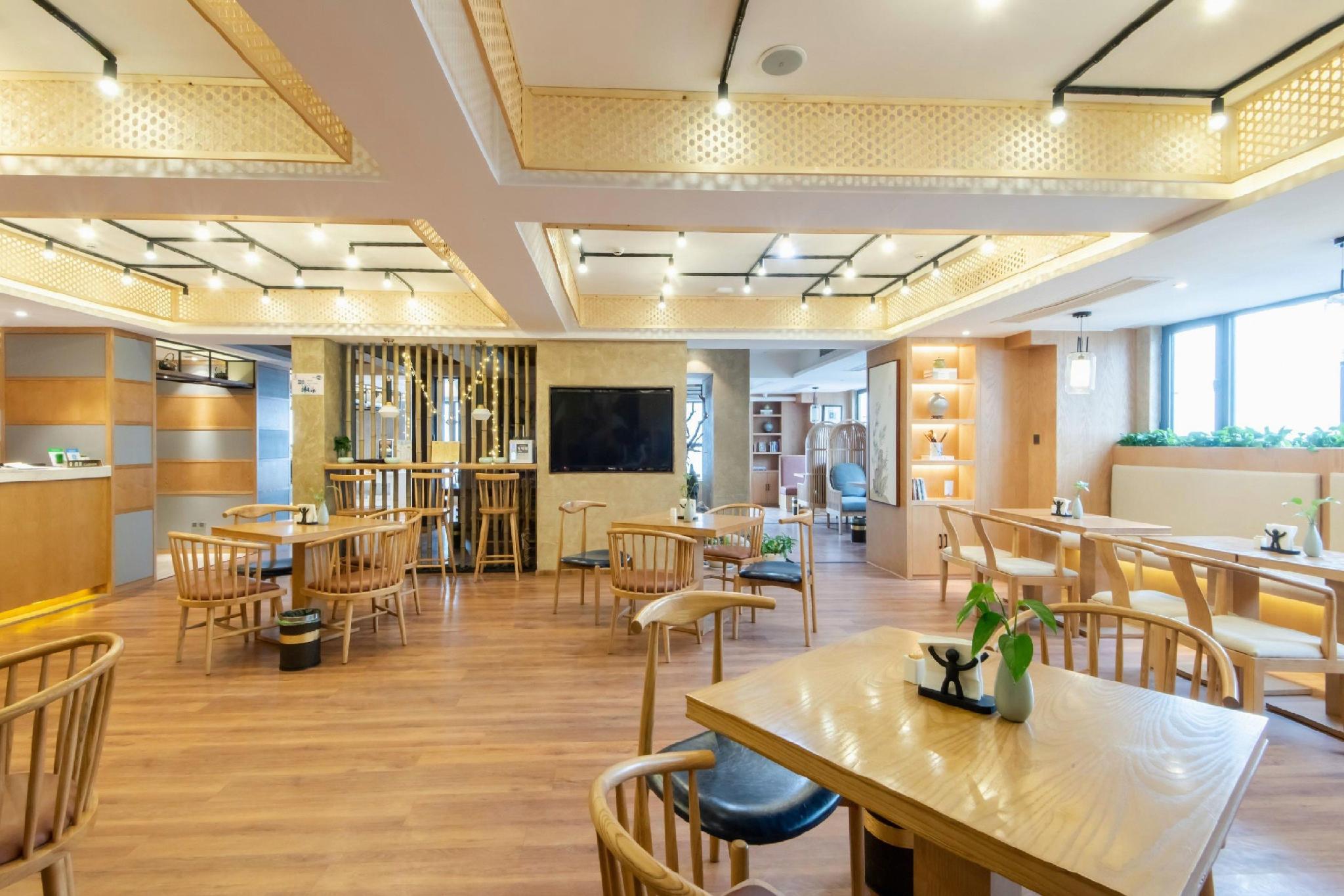 Vienna International Hotel (Chengdu West Railway Station Qingyang Wanda) 36/47