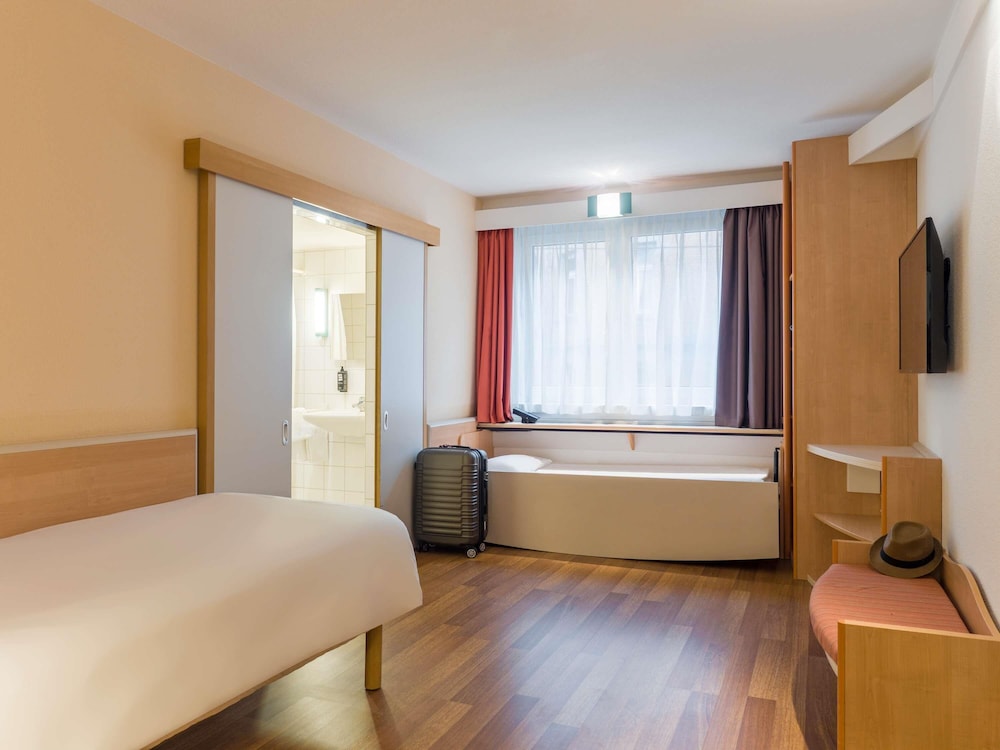 Ibis Stuttgart Centrum 16/62