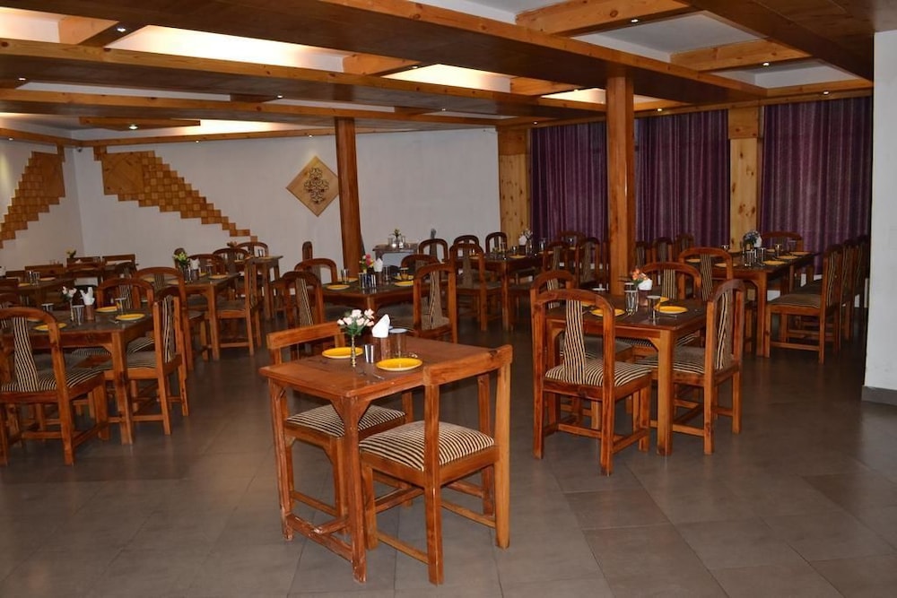 Oyo Premium Log Huts 28/34