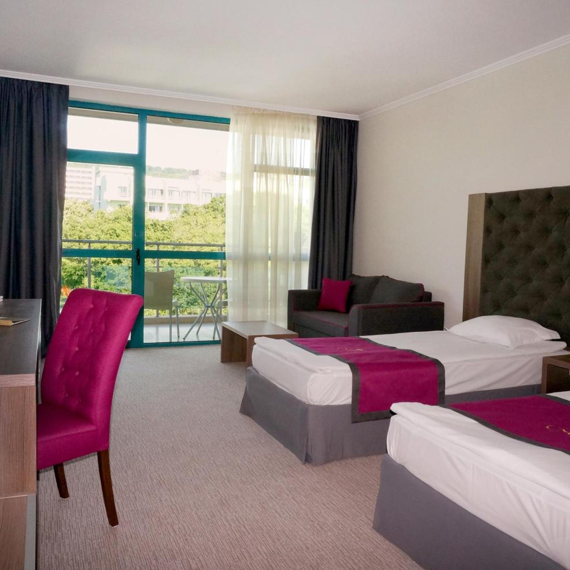 غرفة بسرير مزدوج أو سريرين منفصلين بإطلالة على المتنزه بشرفة، Marina Grand Beach 5/7